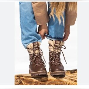 Roxy chocolate brown Women Brandi II lace up lug‎ sole boots size 9.5 brand new